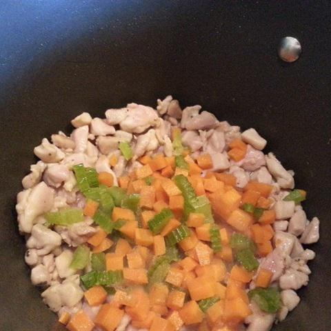 Cách làm súp nui thịt gà