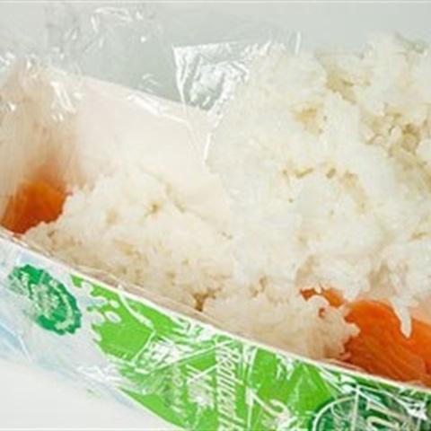 Cách làm sushi cá hồi