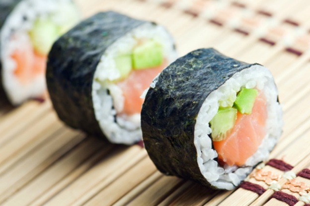 Sushi cá hồi hun khói ngon khó cưỡng