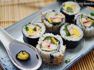 Sushi cá hồi