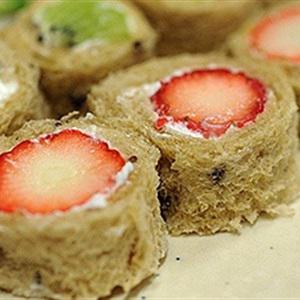 Cách làm sushi kem trái cây