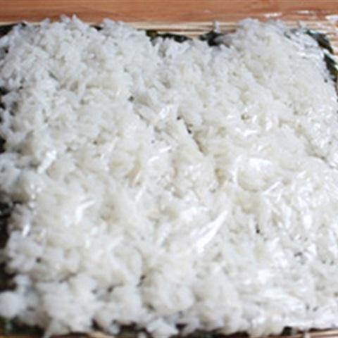 Cách làm sushi trứng tôm