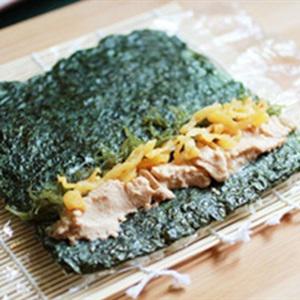 Cách làm sushi trứng tôm
