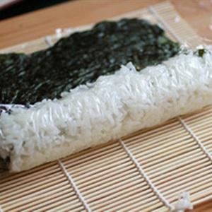 Cách làm sushi trứng tôm