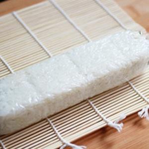 Cách làm sushi trứng tôm