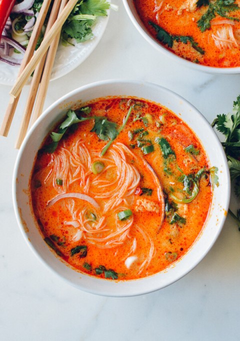 Tai heo đun mắm đường giòn giòn