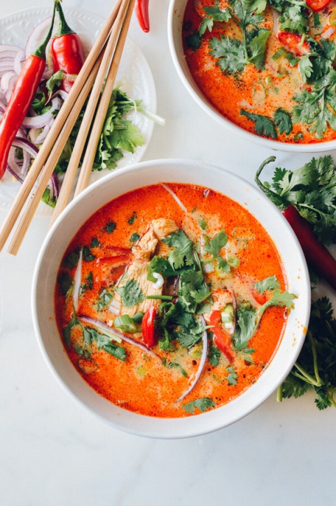 Tai heo đun mắm đường giòn giòn