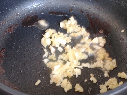 Tai heo ngâm chua ngọt giòn dai lạ miệng