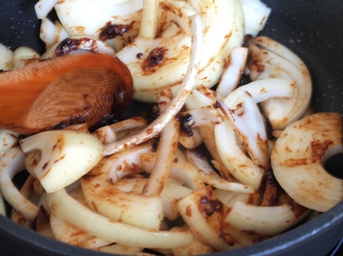 Tai heo ngâm chua ngọt giòn dai lạ miệng