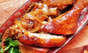 Tai heo ngâm chua ngọt giòn dai lạ miệng