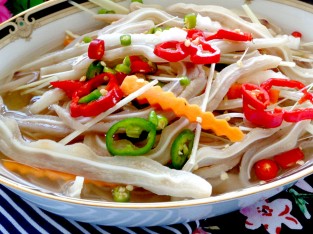 Tai heo ngâm sả ớt dành cho chồng yêu