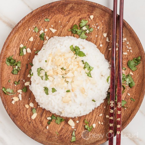 Tai heo xào sả giòn giòn