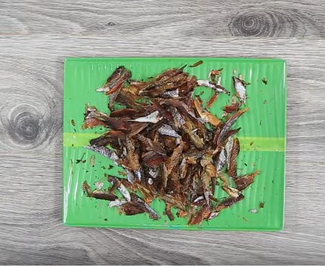 Tai heo xào sả ớt giòn ngon sừn sựt khéo nịnh cả nhà