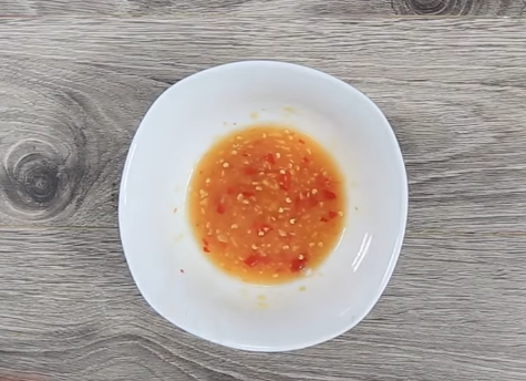 Tai heo xào sả ớt giòn ngon sừn sựt khéo nịnh cả nhà