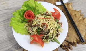 Tai heo xào sả ớt giòn ngon sừn sựt khéo nịnh cả nhà