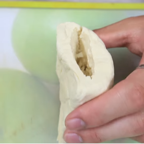 Tận dụng chuối chín để làm bánh bông lan chuối "mềm như bông, nhẹ như mây"