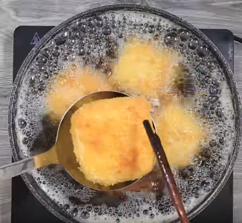 Tận dụng chuối chín để làm bánh bông lan chuối "mềm như bông, nhẹ như mây"