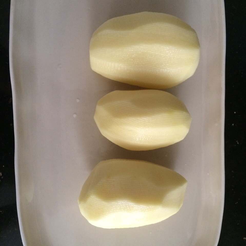 Tận dụng vỏ dưa hấu làm gỏi tôm thịt chua ngọt, ăn là mê