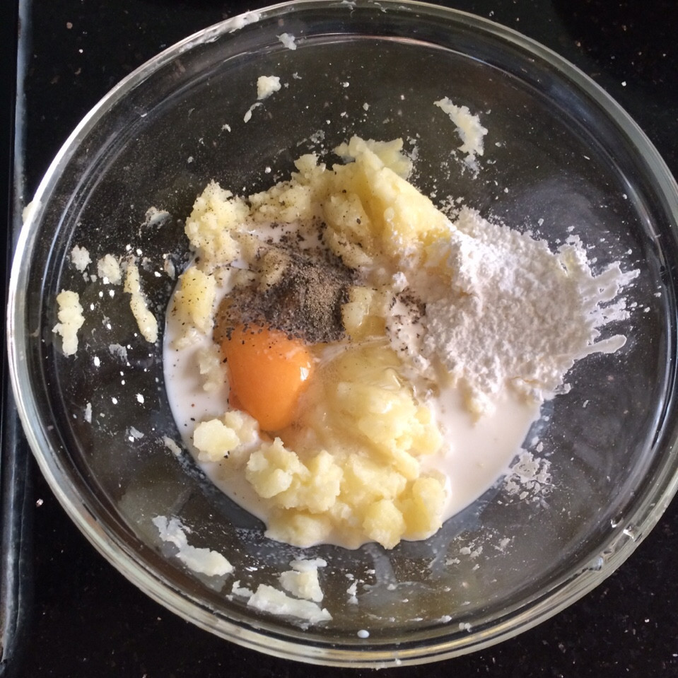 Tận dụng vỏ dưa hấu làm gỏi tôm thịt chua ngọt, ăn là mê