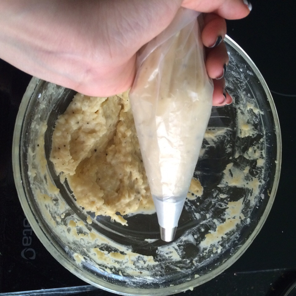 Tận dụng vỏ dưa hấu làm gỏi tôm thịt chua ngọt, ăn là mê