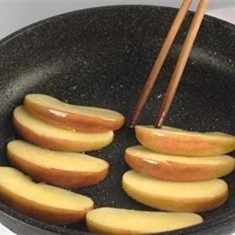 Cách làm táo áp chảo kem trà xanh