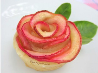 Tart táo hoa hồng