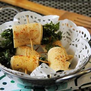 Cách làm tàu hũ ky cuộn rau chiên giòn
