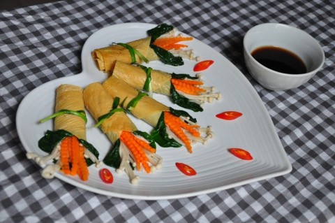 Tàu hũ ky cuộn rau củ