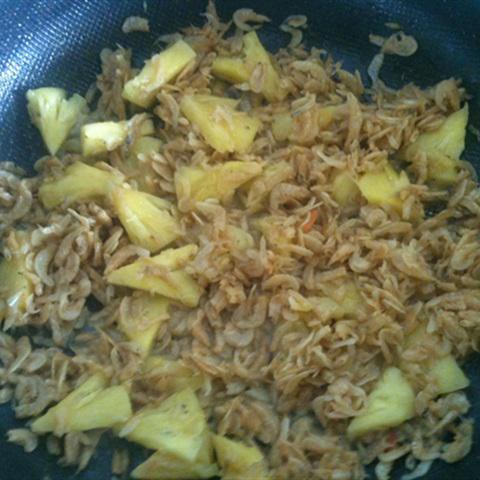 Cách làm tép khô xào thơm