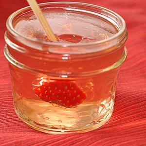 Cách làm thạch dâu hình trái tim