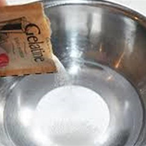 Cách làm thạch dâu tây hình trái tim