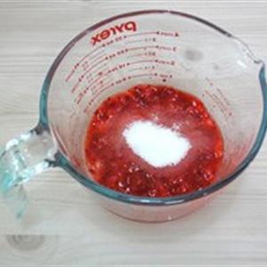 Cách làm thạch dâu trộn sữa chua