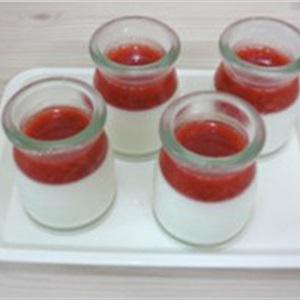 Cách làm thạch dâu trộn sữa chua