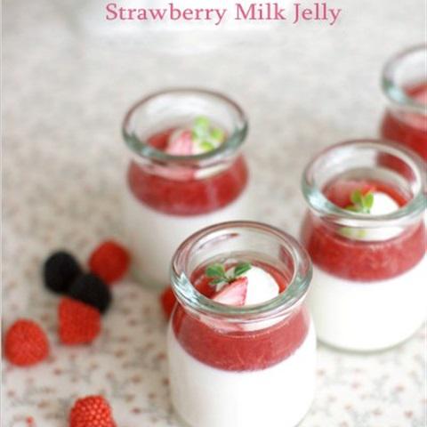 Cách làm thạch dâu trộn sữa chua