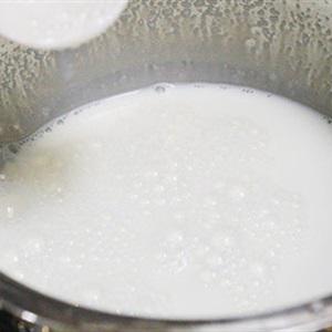 Cách làm thạch lá dứa và sữa tươi