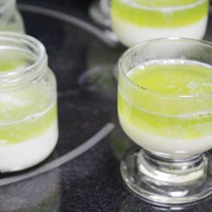 Cách làm thạch lá dứa và sữa tươi