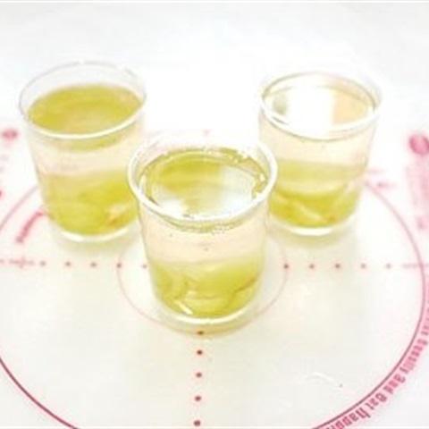 Cách làm thạch nho rượu vang trong suốt