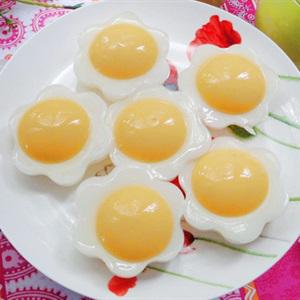 Cách làm thạch xoài hình trứng