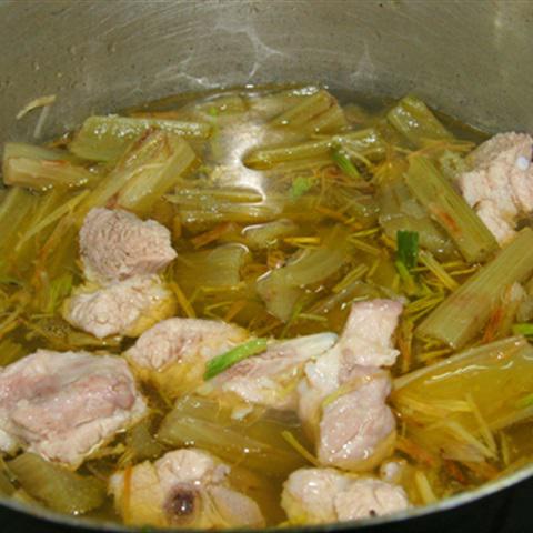 Cách làm thân atiso nấu sườn non