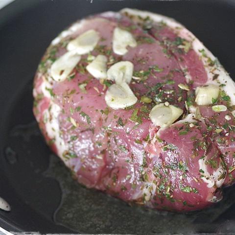 Cách làm thăn heo đút lò