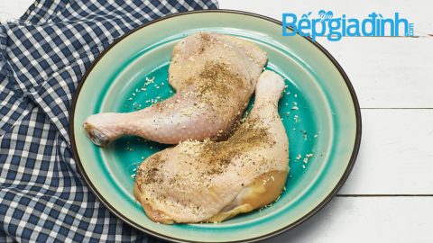 THĂN LỢN BỎ LÒ ƯỚP LÁ HƯƠNG THẢO VÀ TỎI