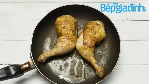 THĂN LỢN BỎ LÒ ƯỚP LÁ HƯƠNG THẢO VÀ TỎI