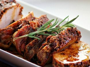 THĂN LỢN BỎ LÒ ƯỚP LÁ HƯƠNG THẢO VÀ TỎI