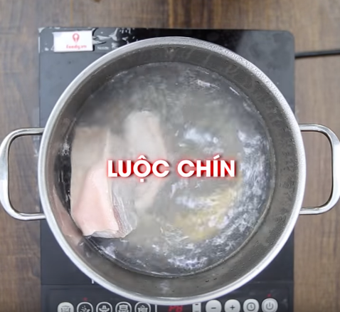 Thanh nhiệt giải độc cơ thể với trà gừng hoa hồng mật ong