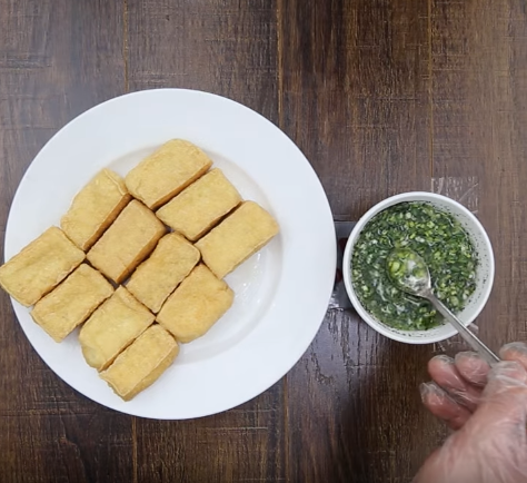 Thanh nhiệt giải độc cơ thể với trà gừng hoa hồng mật ong