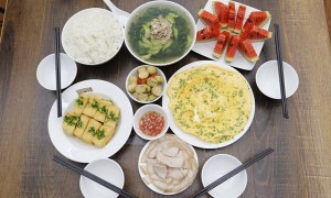 Thanh nhiệt giải độc cơ thể với trà gừng hoa hồng mật ong