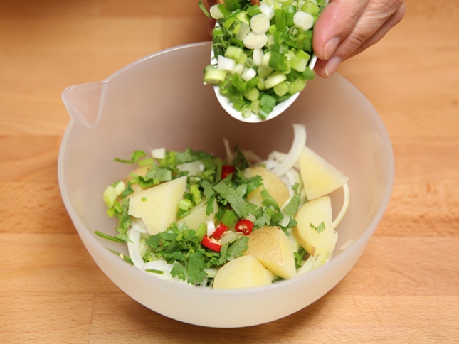 Thanh nhiệt giải khát một cách nhanh chóng bằng chè bột báng dưa hấu