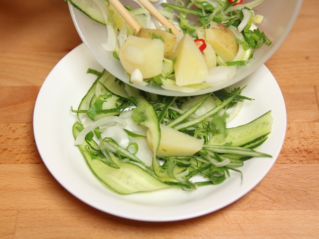 Thanh nhiệt giải khát một cách nhanh chóng bằng chè bột báng dưa hấu