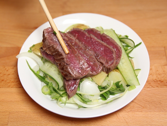 Thanh nhiệt giải khát một cách nhanh chóng bằng chè bột báng dưa hấu