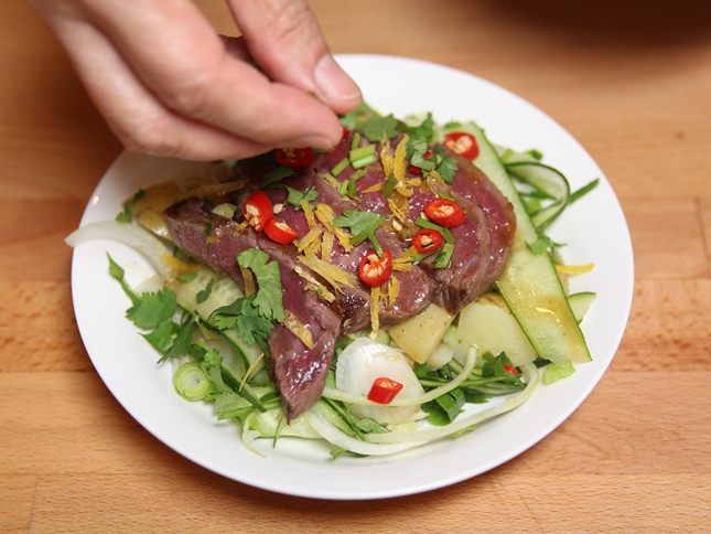 Thanh nhiệt giải khát một cách nhanh chóng bằng chè bột báng dưa hấu